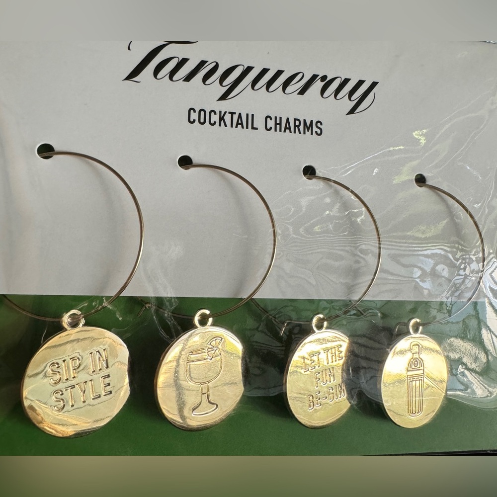 🍸NWT! Tanqueray Cocktail Charm Set